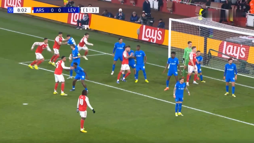 太刺激！慢镜还原阿森纳连轰2粒神仙球秒杀勒沃库森，全场沸腾！