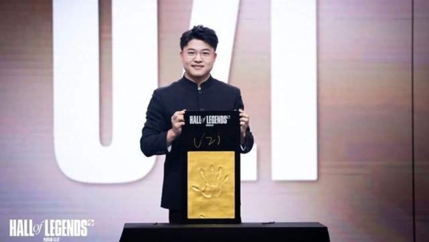 Uzi名人堂入选牌面拉满！获LOL第一人同等待遇，成就LPL无人可比