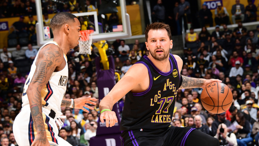 湖人末节逆转鹈鹕全程：落后8分 湖人三巨率队一波22-4收比赛