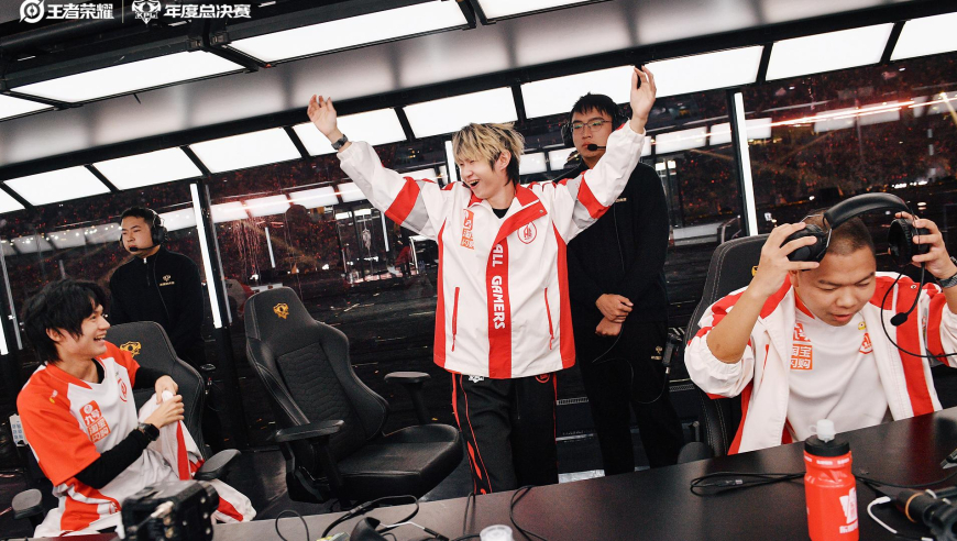 巅峰的AG超玩会和巅峰的eStar，到底谁更强？