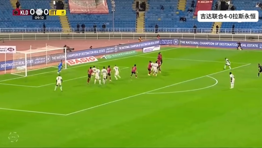 本泽马制霸！开局8分钟造红牌+半场帽子戏法，吉达联合4-0完胜