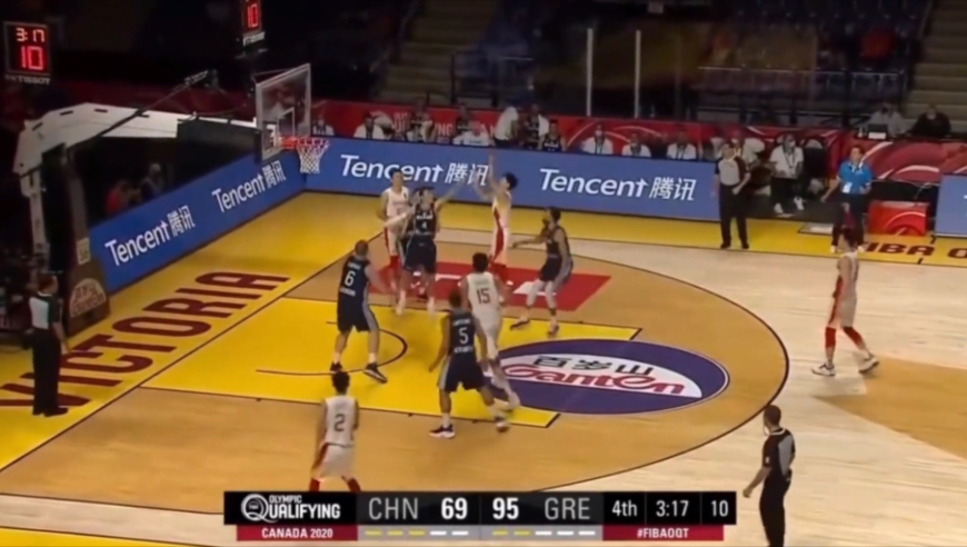 中国男篮10佳球之胡明轩！为了国家荣誉，他真的敢拼命，值得尊敬的战士｜国篮之光