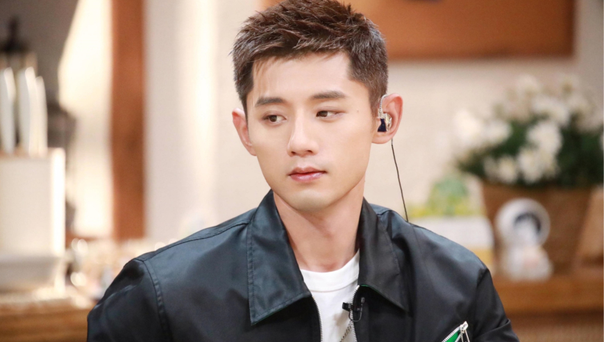 张继科带女友外出吃火锅，开国产车消费降级，女友身材颜值不如景甜