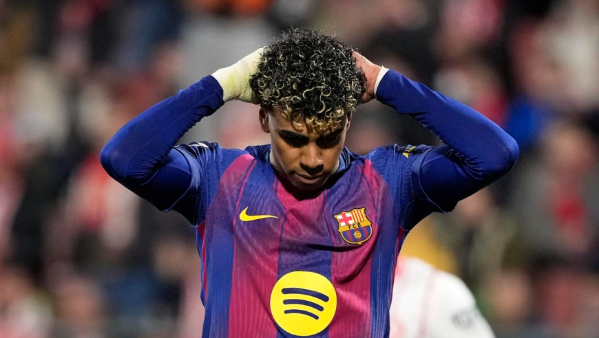 灾难级发挥！亚马尔踢丢点球+失单刀，被对手暴力踢倒造红牌