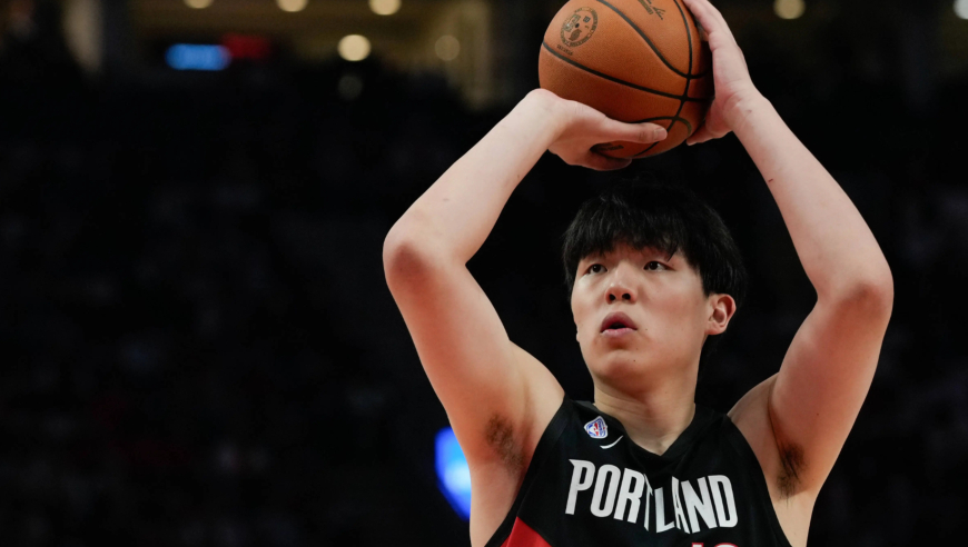 杨瀚森这球太炸裂了！秀得勇士众将找不着北，全场球迷沸腾