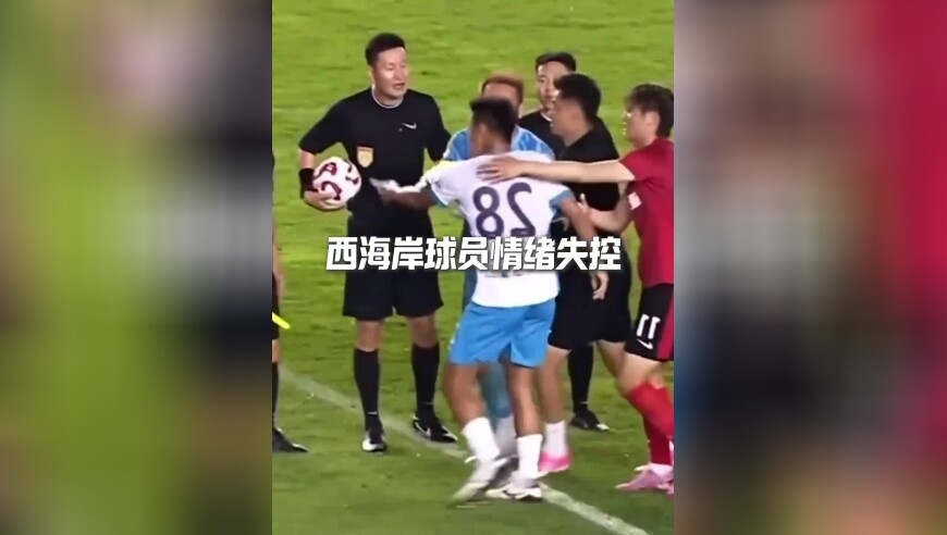 张呈栋赛后情绪失控向队友动手，媒体人：香臭不分，太败品