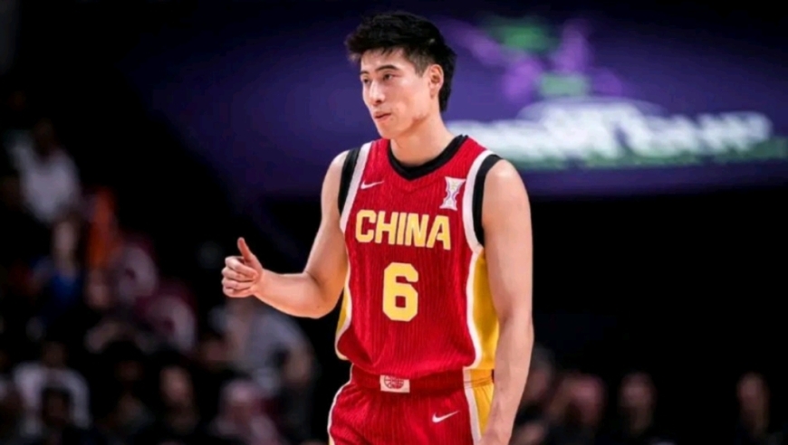 澳大利亚主帅盛赞中国男篮2大新星！他俩是未来主力核心，不是胡金秋和胡明轩