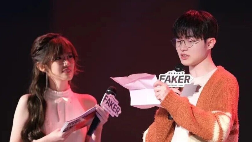 太会营业了！Faker化身中文高手，在成都见面会上用中文念了两封信！Uzi官宣二胎得女！