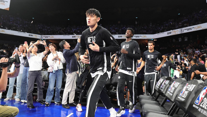 曾凡博又全场被弃用：中国赛次战枯坐冷板凳 濒临被裁难留在NBA