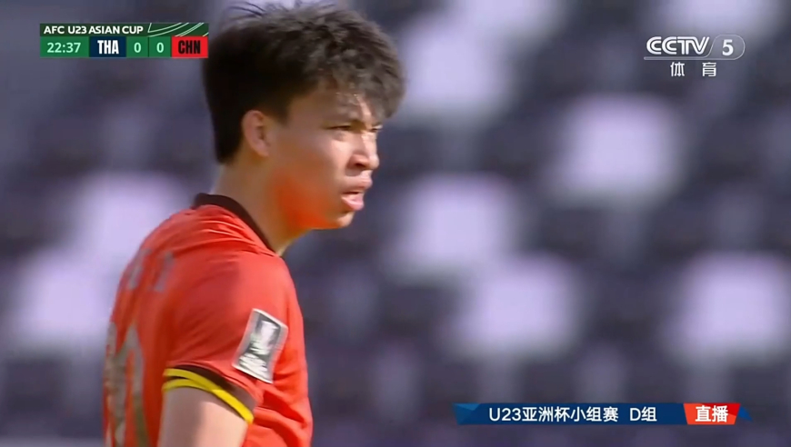 泰国队任意球攻门被李昊轻松没收 王钰栋反击尝试远射稍稍偏出