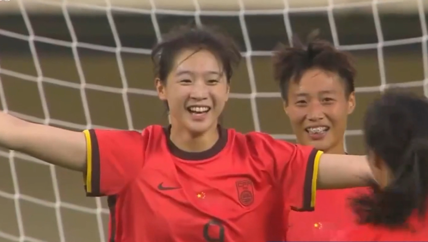 人美又会踢：U20中国女足19岁小将29分钟梅开二度，完美停球+凌空垫射一气呵成