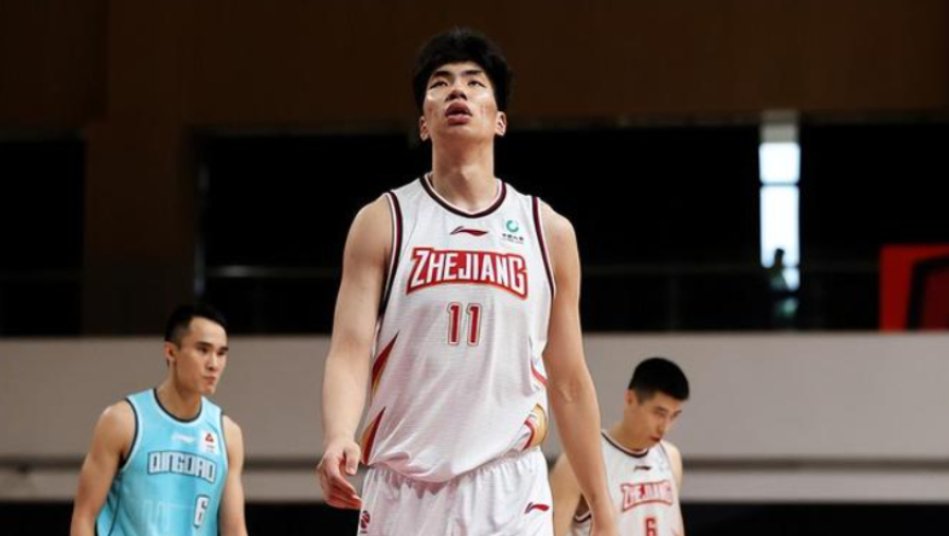 余嘉豪转机5次飞3万里恐成空 郭士强会让他重蹈当年陈江华覆辙吗