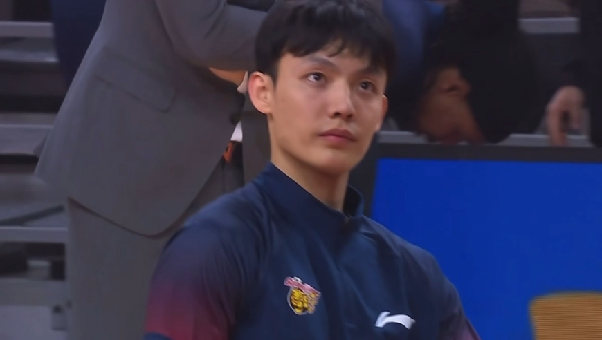 徐杰受伤，谁的责任？裁判为何不吹违体犯规？