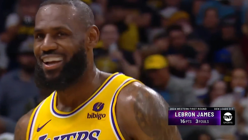 NBA球星赛场上的搞怪时刻：詹姆斯故意吓球迷 保罗给裁判吹T
