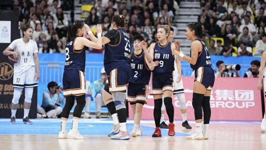 “女版徐杰”！2场生死战轰42分带队夺冠，她才是女篮的扛旗人