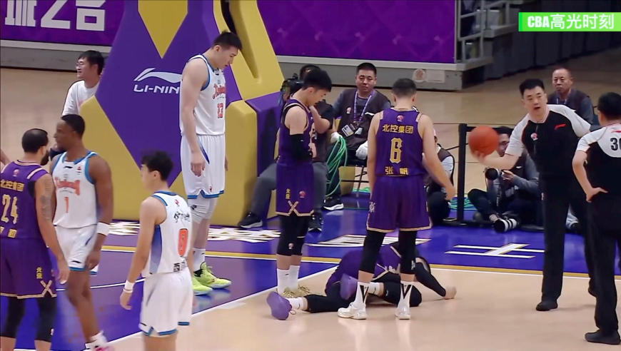 暴打CBA | 张宁危险动作撞翻浙江外援 沈梓捷踩到李炎哲伤退