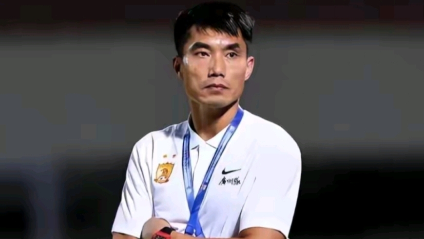 任人唯亲！郑智刚上任就签下两名山东泰山替补，球迷：帮前队友找工作