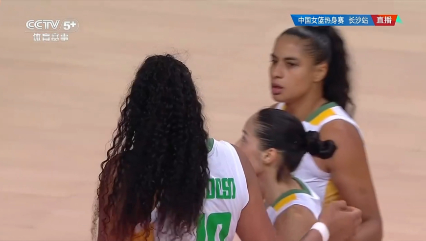 打起精神！中国女篮开局状态不佳 遭巴西女篮轰12-4直接打停