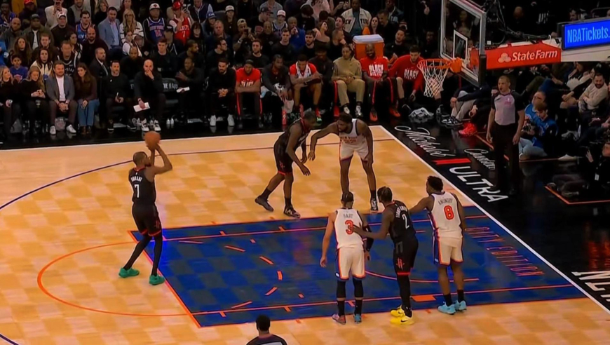 该有的样子！火箭三人轮流得分 第三节最后一分钟连拿6分碾压尼克斯