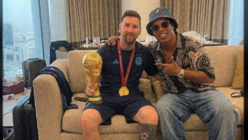 体坛记忆｜&ldquo;足球终于还清了欠你的债&rdquo;：小罗与梅西的传奇相托