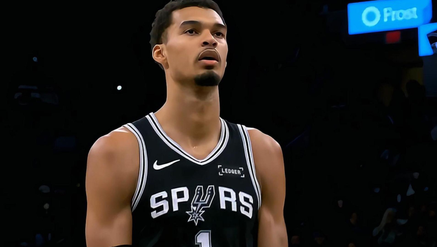 绝境看文班！马刺落后尼克斯到19分 文班亚马接管全队9分连追9分