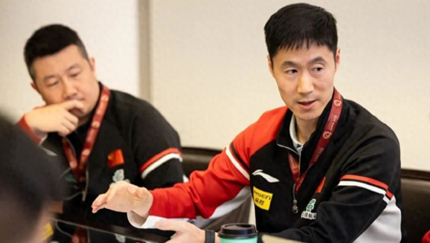 有魄力！王励勤促成新规，国乒三巨头合体指挥，对手看懵