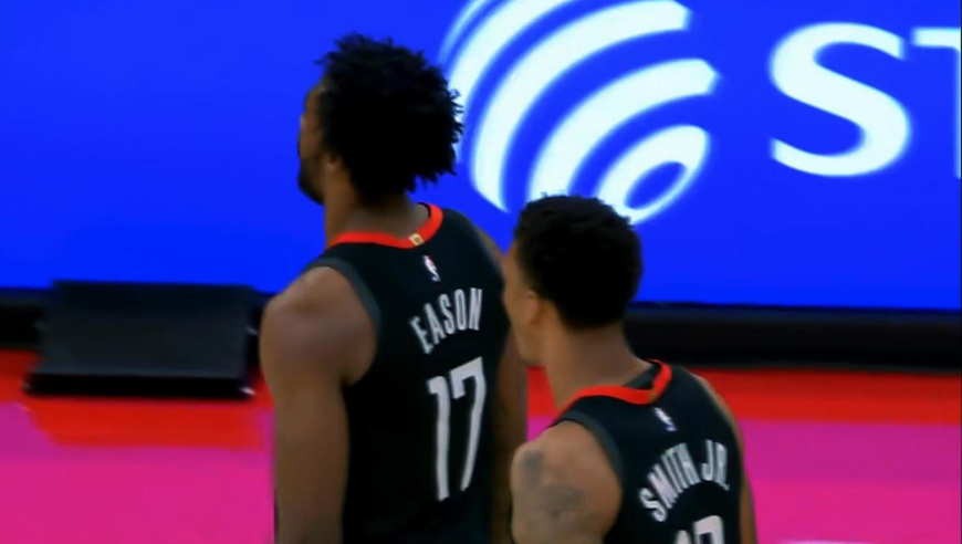 开场就碾压！伊森连进三分+杜兰特助攻申京篮下得手助火箭轰8-0开局