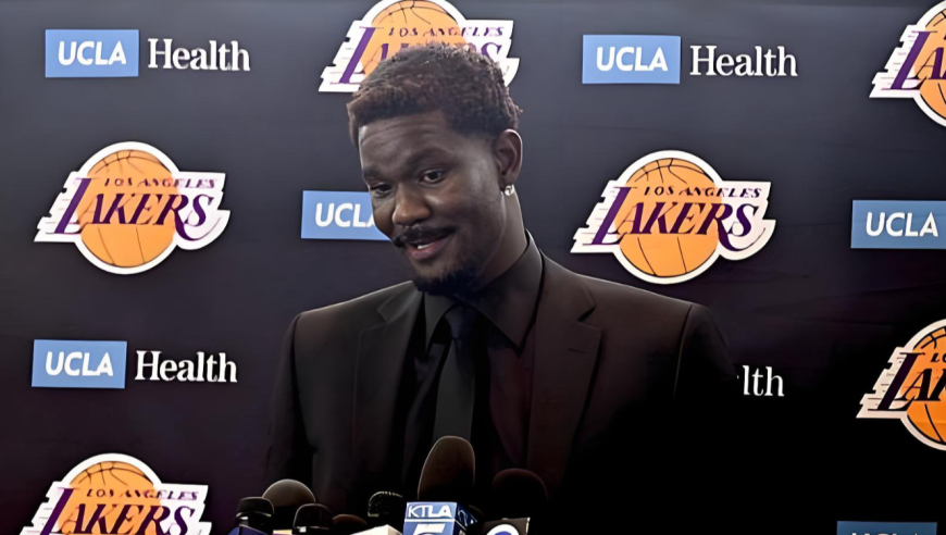 被队友喂成超巨！湖人艾顿第二节疯狂吃饼单节轰下14分各种空接