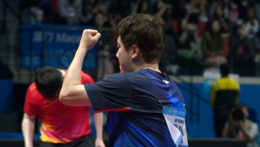 太精彩！梁靖崑拒绝逆转拖入决胜局握拳怒吼 樊振东失误表情沮丧