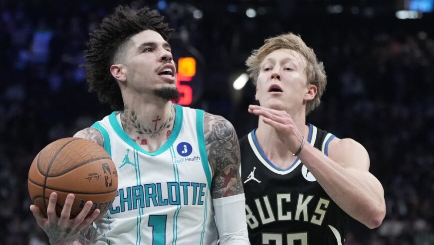 NBA杯：雄鹿加时灭黄蜂杯赛十连胜 字母哥复出25+7+18