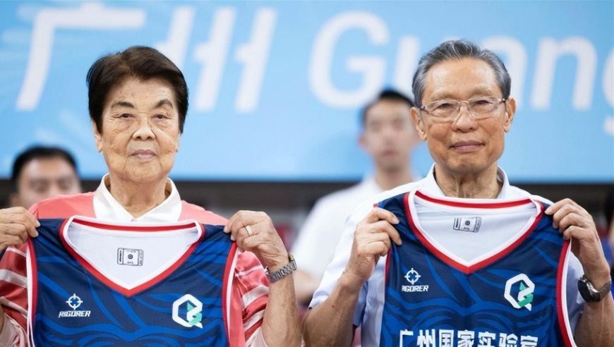 钟南山做梦没想到，自己89岁高龄的妻子，如今能再次为他争光