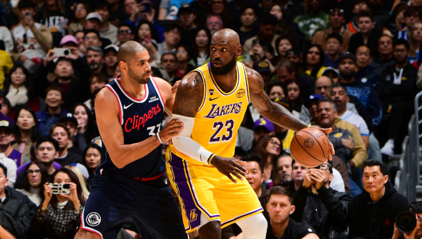 詹姆斯vs快船13分11助攻集锦：盘活湖人全队+关键失误但抢篮板救赎