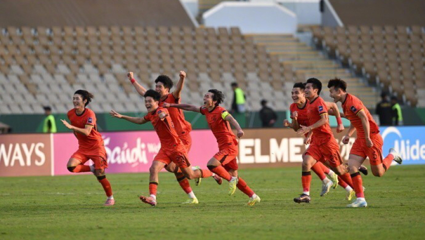 看不到未来？U23国足进4强后董方卓社媒遭怒冲：带队出成绩再怼别人