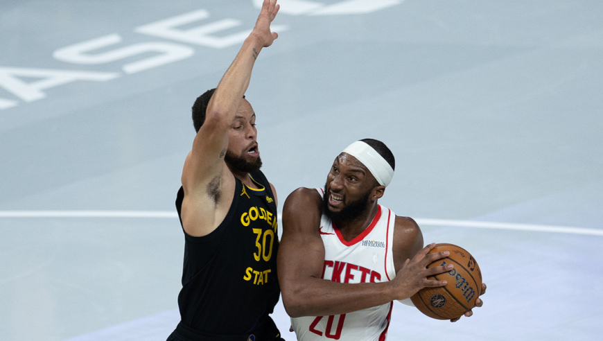 勇士输球还遭打击：库里一瘸一拐意外受伤：13中4且6失误提前退赛