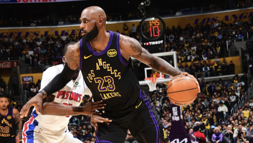 詹姆斯41岁生日夜吞惨败！湖人末节崩盘负活塞 东契奇带伤空砍30+11