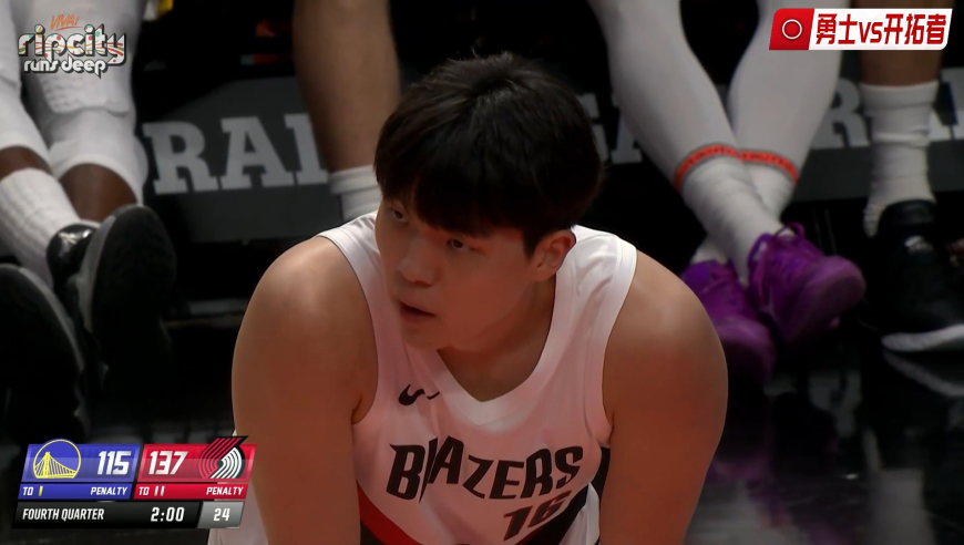 2分2帽！杨瀚森末节登场3:43秒全纪录：篮下单臂劈扣+2次遮天大帽