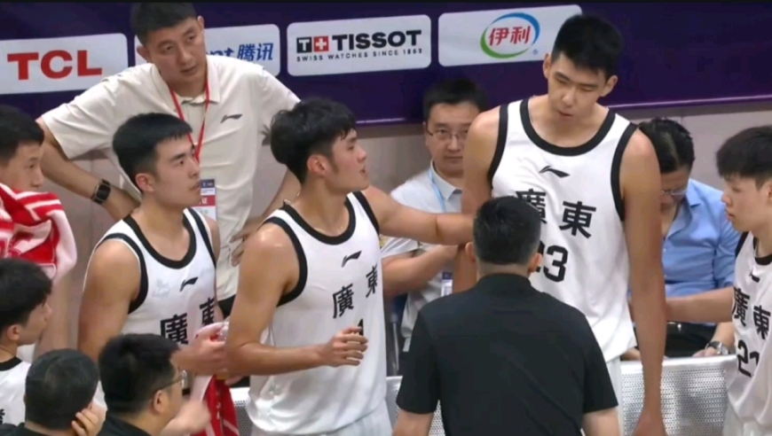 名场面来了！广东男篮被巴西疯狂追分 徐昕竟怒怼杜锋