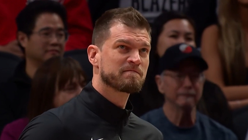 开拓者117-101赢老鹰，杨瀚森1秒没打！目睹队友出战38分钟三分9中1