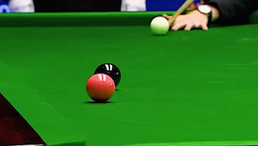 丁俊晖最霸道的一杆球，解球秒变绝杀，对手气的当场翻脸｜体坛记忆