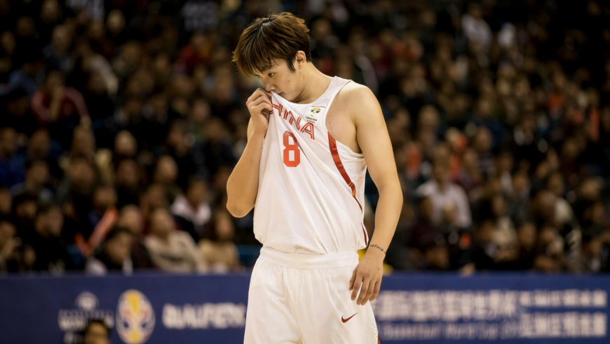 丁彦雨航国家队最巅峰一战！轰30分打爆韩国队，打服客场球迷