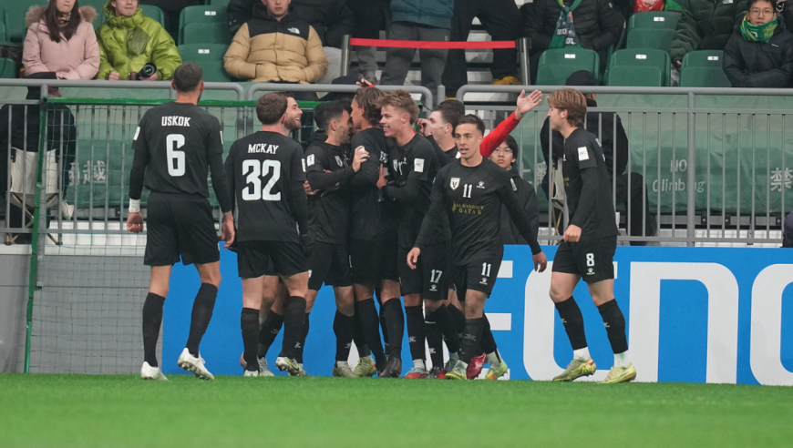 亚冠垫底出局！回看国安超巨失误送点1-2麦克阿瑟，补时火爆冲突