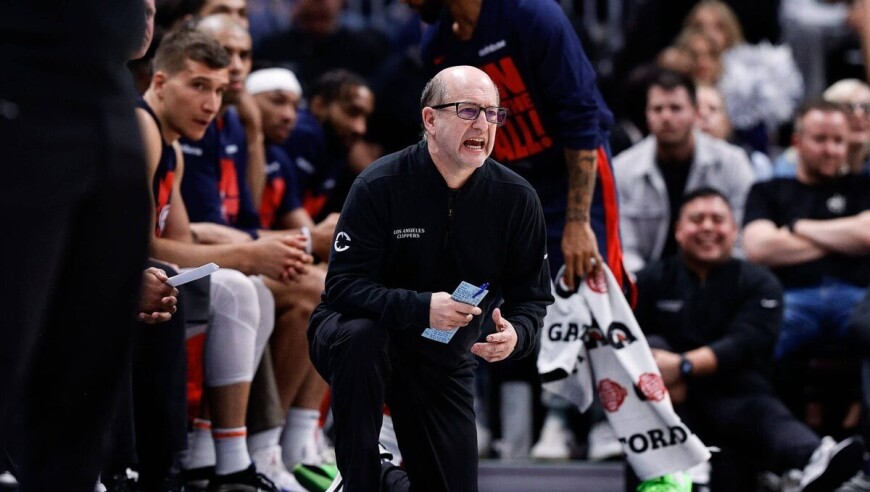 名记：保罗在场上曾让伦纳德换防，事后被小范甘迪告诫无权这么做