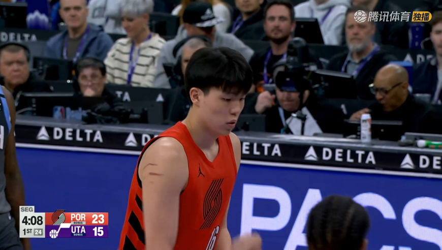 杨瀚森首节登场全程：上来就罚球得分+完美挡拆 勾手三不沾被换下