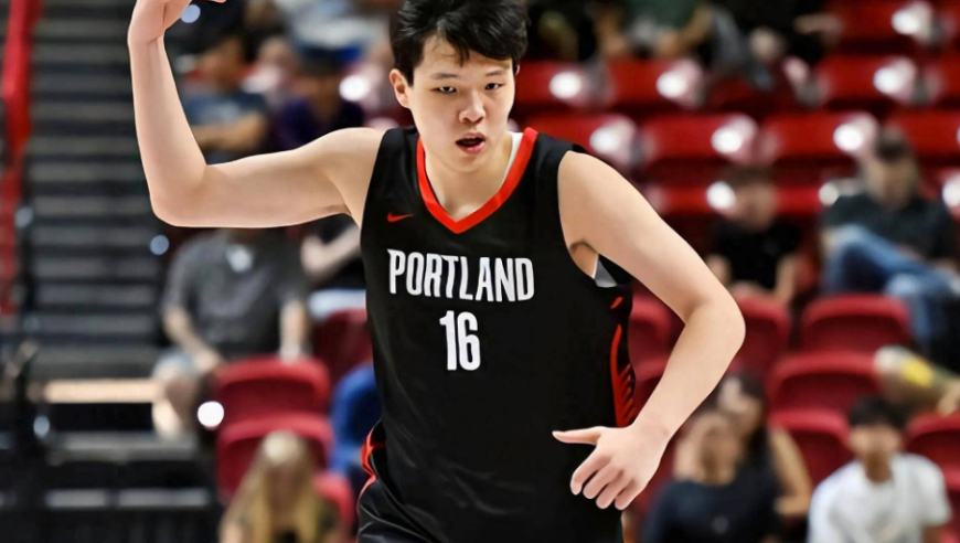 接小哭包了！杨瀚森女友开车接送遭非议 她会影响大杨NBA生涯？