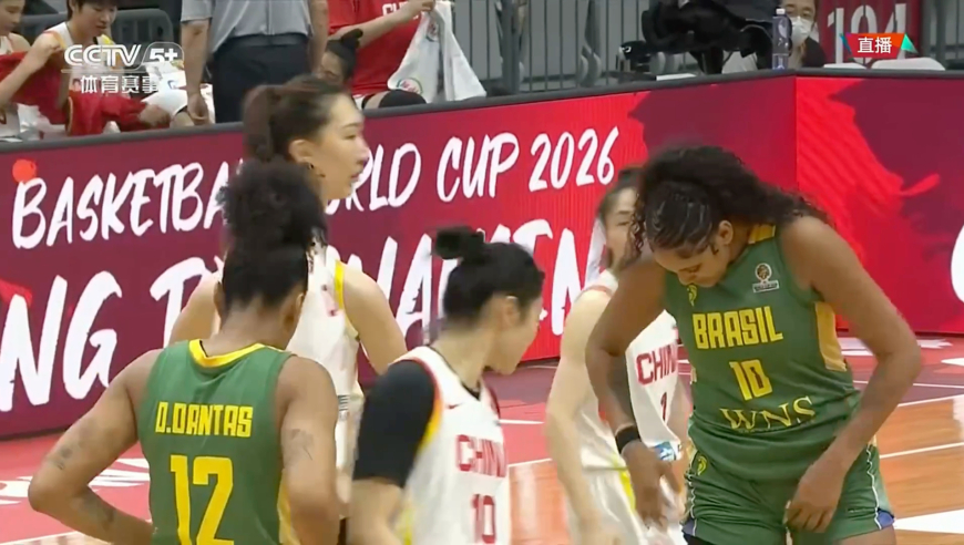 中国女篮再战巴西开局胶着 韩旭连续得分张曼曼三分开火