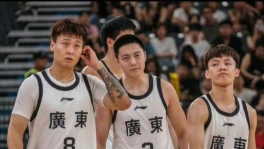 广东队首战告捷，徐杰19分全队最高却遭杜锋批评，赵睿激动哭了