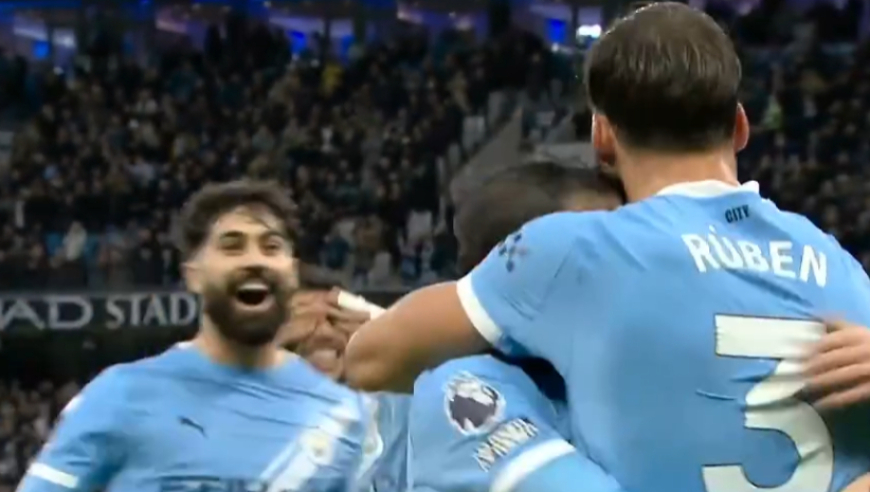 曼城“开倒车”！3分钟连入2球，迪亚斯轰超级世界波，瓜帅狂喜