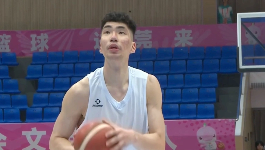 欧洲练级归来！余嘉豪18+9集锦 统治内线单臂重扣