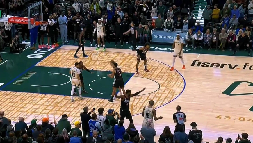 雄鹿76人末节最后时刻神剧情：特纳三分准绝杀 马克西两罚拖入加时