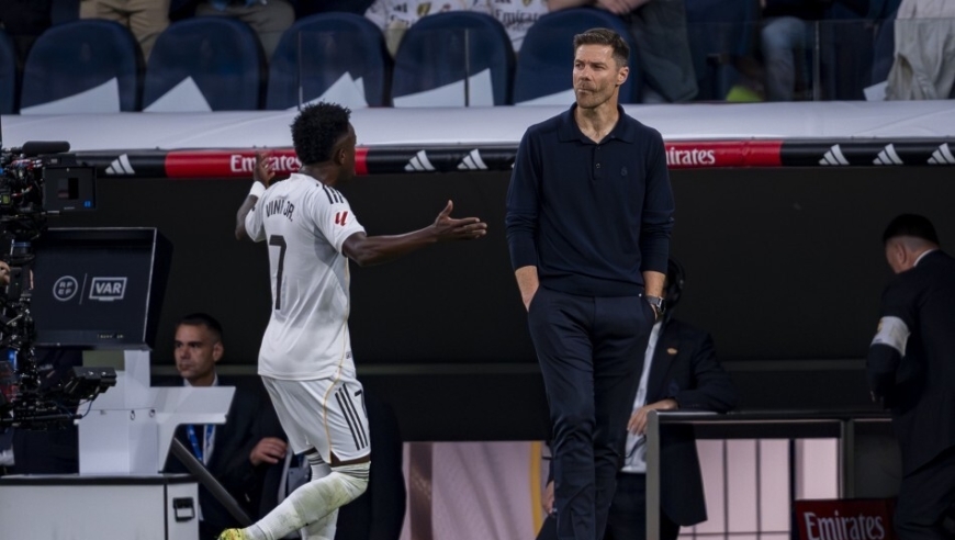 连丢2球！皇马惨遭逆转，欧冠豪门大战：1将坑苦阿隆索，面临下课！